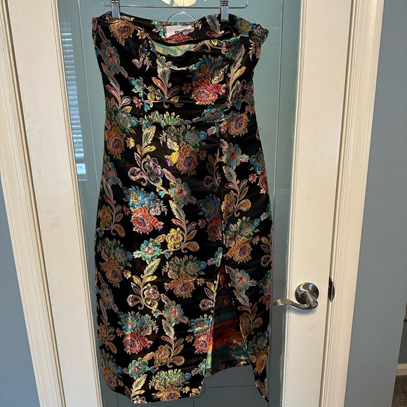 Olia Dresses & Skirts - Floral Strapless Dress